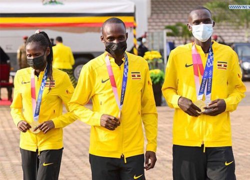 VĐV Uganda giành huy chương Olympic được tặng xe và lương tháng