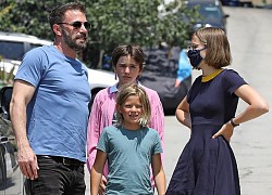 Ben Affleck đưa ba con đi chơi cuối tuần