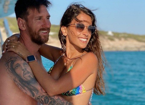 Bỏ Barca lại sau lưng, Messi cùng vợ hẹn hò ở Paris