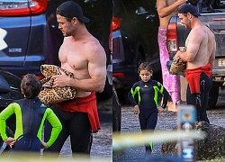 Chris Hemsworth khoe cơ bắp khi dạy con lướt sóng