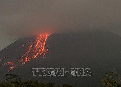 Indonesia: Núi lửa Merapi phun tro bụi bay xa tới 3,5 km