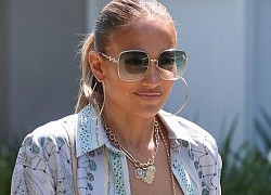 Jennifer Lopez trẻ trung xuống phố chiều cuối tuần