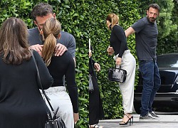 Jennifer Lopez và Ben Affleck quyến luyến tạm biệt