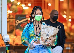 Rihanna mặc đồ Chanel, đeo ngọc trai đi siêu thị