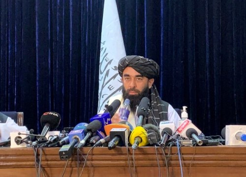 Taliban hứa cho phụ nữ Afghanistan đi học, đi làm