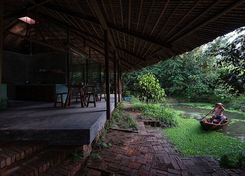 'Trốn' ồn ào phố thị, vợ chồng trẻ bỏ 200 triệu đồng cất nhà lá đẹp ngỡ ngàng