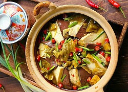 Canh dưa chua quá quen thuộc nhưng chế biến ngon "thần sầu" thế này thì hiếm người làm được