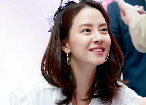 Choáng với bí kíp chăm da của "mợ ngố" Song Ji Hyo: Chỉ skincare đúng 4 bước, vậy mà vẫn trẻ mãi không già ở tuổi 40