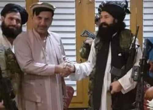 Em trai cựu Tổng thống Afghanistan thề trung thành với Taliban