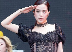 Jisoo dáng xấu nhất nhóm vì hay bị stylist &#8216;dí&#8217; đồ dìm dáng, lộ eo bánh mỳ thô cứng