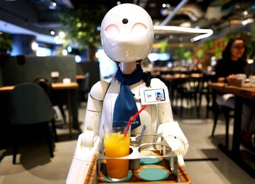 Quán cà phê sử dụng robot do người khuyết tật điều khiển