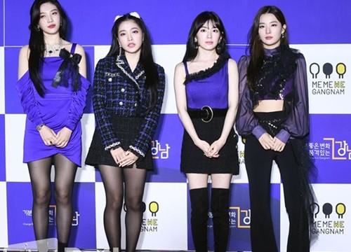 'Rớt nước mắt' khi thấy Red Velvet không còn phải mặc những bộ outfit kỳ quặc và dìm dáng lên sân khấu nữa