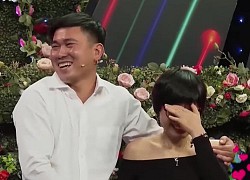 Cô gái "bị hội chị em cây khế phản bội" ngỡ ngàng khi chàng trai "cướp" nụ hôn đầu