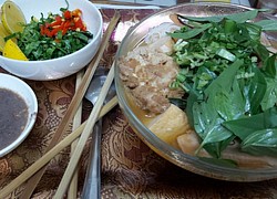 Cua đồng ngày giãn cách kiếm không ra, ta xay con ruốc, nấu nồi bún riêu