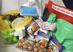 Dân mạng hào hứng review bên trong túi lương thực do các "anh nuôi" bộ đội phát tận nhà cho từng hộ dân có gì?