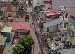 Hà Nội: Dựng "bức tường" tôn dài 200 m chia đôi 2 quận để phòng dịch