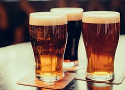 Hỏi đáp vắc xin Covid-19: Có được uống rượu bia sau khi tiêm phòng?