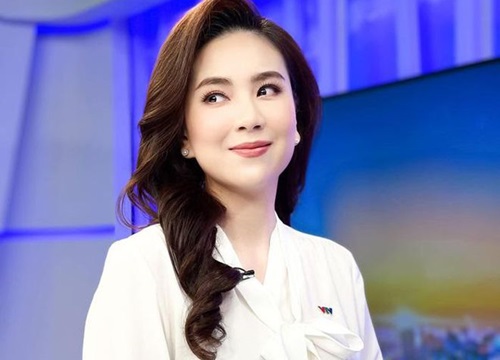 'MC đẹp nhất VTV' lộ tủ đồ ở cơ quan, netizen 'tròn cả mắt'