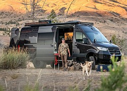 Mercedes-Benz Sprinter nâng cấp thành nhà di động dành cho thợ săn