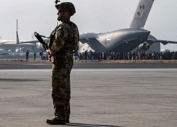 Mỹ trưng dụng máy bay dân sự sơ tán người Afghanistan