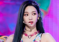 Nghi vấn Karina (aespa) sao chép phong cách của Jisoo (BLACKPINK )