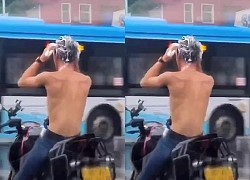 Người đàn ông gội đầu khi đang đi xe máy ở Trung Quốc
