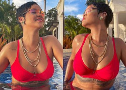 Rihanna khoe nội y gợi cảm và 'nụ cười tỷ đô'