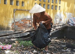 Thấy cụ bà lầm lũi trong đêm, chàng trai nảy ý tưởng "kỳ quặc" giúp đỡ, người xem hồi hộp đoán cái kết
