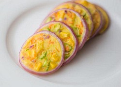 Thấy vợ đổ trứng vào hành tây, tưởng nghịch dại ai ngờ có món bánh ngon không tưởng