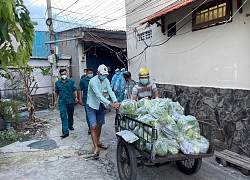 Quân đội mang cá tươi, rau xanh đến tận nhà người dân TP.HCM: 'Quên hết mệt nhọc'