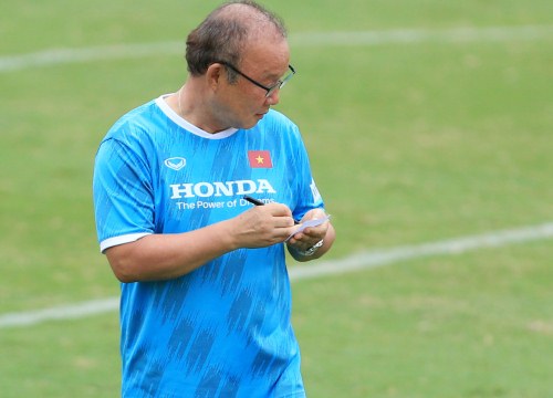 Trợ lý nói HLV Park Hang-seo sang Thái Lan làm việc là "tin bậy"