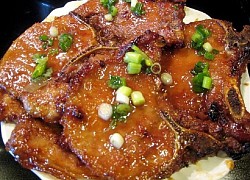 Trổ tài làm sườn cốt lết sốt dầu hào thơm nức mũi