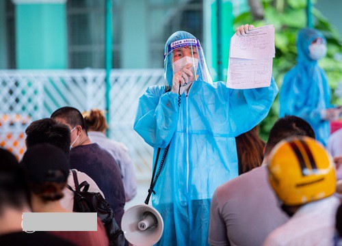 Đội tình nguyện viên "tố" một nhân vật ngủ quên trời đất trong lúc mọi người làm việc cật lực: Biết danh tính bật ngửa luôn!