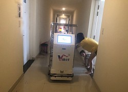 Bệnh viện dã chiến ở TP.HCM dùng robot để đưa cơm cho F0