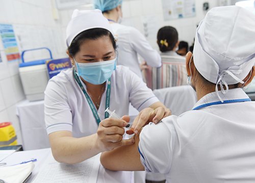 Bí thư Hà Nội chỉ đạo làm rõ vụ việc mất tiền cho 'cò' để tiêm vaccine COVID-19