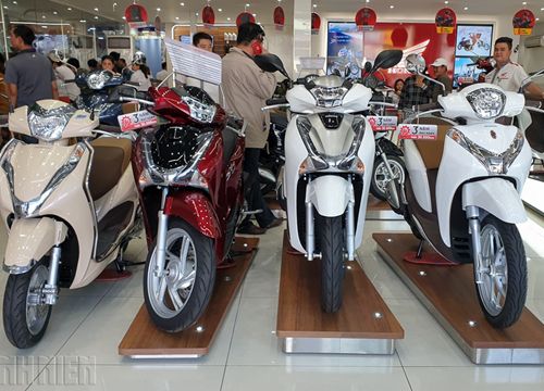 Giá Honda SH 350i 'nội' rẻ bằng một nửa bản nhập: Tiền nào của đó!