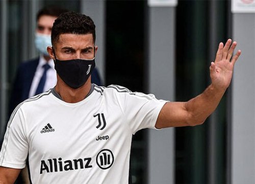 C. Ronaldo tới sân tập Juventus 'để tạm biệt các đồng đội'