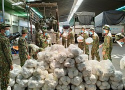 Điều thêm 2000 quân nhân; 50 trạm xá di động giúp dân trong &quot;vùng đỏ đậm đặc&quot;