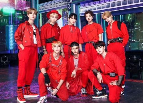 JYP đích thân khen ngợi Stray Kids hậu scandal bạo lực học đường, Knet lạnh lùng: Có thành công như BTS cũng không ủng hộ nổi!