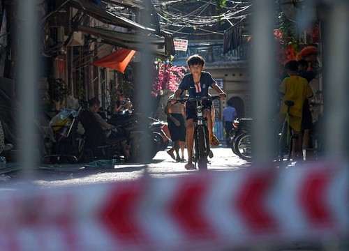 Ổ dịch Thanh Xuân Trung: Bài học lớn từ tình trạng "trong lỏng, ngoài chặt"