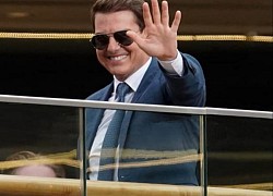 Tài tử Tom Cruise diện đồ bảnh bao xuất hiện tại trung tâm mua sắm, liên tục cười tươi, vẫy tay chào fan