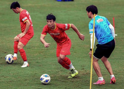 Tuyển Việt Nam đấu Saudi Arabia bằng bộ ba trung vệ vô địch AFF Cup?