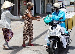 Vì sao nhóm từ thiện không được cấp giấy đi đường?