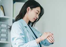 Visual nổi bật của Shin Min Ah trong &#8216;Hometown ChaChaCha&#8217;: Mỹ nhân thì đi &#8216;bán cá&#8217; cũng đẹp