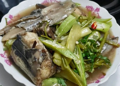 2 cách nấu canh chua đầu cá thu đậm đà, thơm ngon, đơn giản