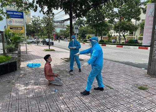 Căng thẳng theo dõi quá trình thanh niên trốn khỏi khu cách ly trong khoảng 1 phút và bị bắt giữ ngay sau đó