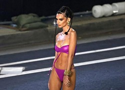 Emily Ratajkowski diễn thời trang sau khi sinh con