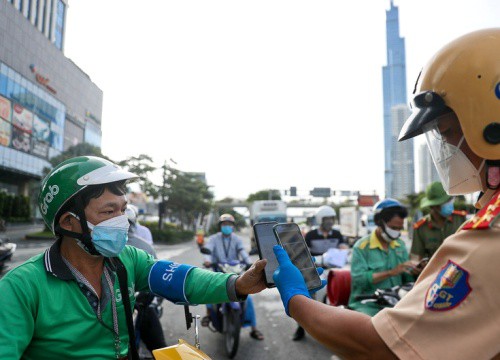 Không trông chờ loại bỏ hoàn toàn virus, bình tĩnh sống để chống dịch