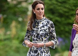 Mặc già hơn tuổi đã đành, đâu ngờ Kate Middleton còn đụng hàng nữ Công tước 86 tuổi