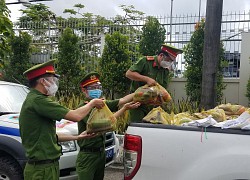 TP.HCM: Công an Q.Bình Tân xuất quân hỗ trợ người dân gặp khó khăn trên địa bàn